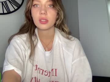 girl
        angel_from_sky cam image #4202829