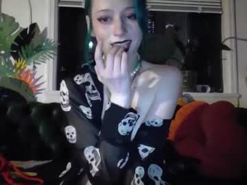 girl
        toothandclaws cam image #395688