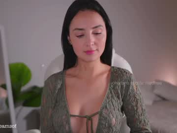 girl
        annie_dreams cam image #6866346