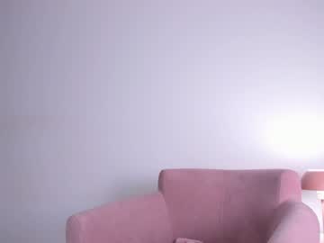 girl
        meowlina cam image #3591231