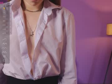 girl
        alisia_spinnet cam image #3060476