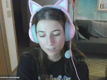 girl
        cidergal69 cam image #5134046