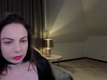 girl
        alina_054_ cam image #4801943