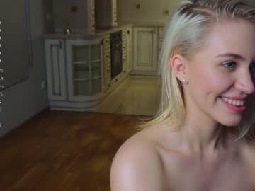 girl
        maxinefarlow cam image #3851065