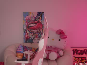 girl
        bunnydollstella cam image #6607563