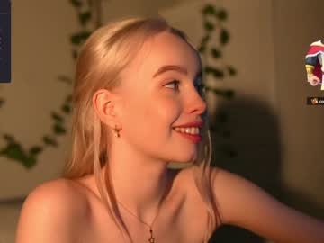 girl
        mother__of__dragons cam image #3207710