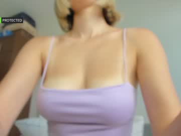 girl
        coy_t66nager cam image #2679716