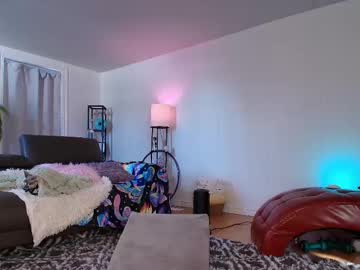 girl
        skyewatson cam image #6160518