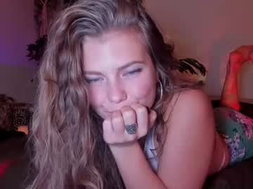 girl
        kosmickate cam image #647146