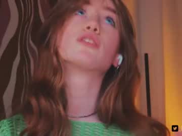 girl
        lizzy_blaze cam image #2763103