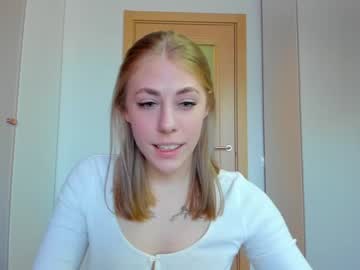 girl
        _strawbeerry_ cam image #1483319