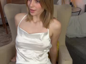 girl
        refined_style cam image #5438806