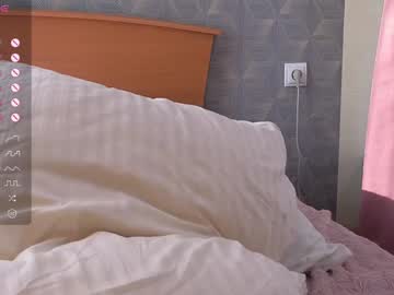 girl
        evasee cam image #5968257