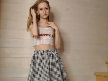 girl
        princess__aurora cam image #851213