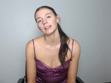 girl
        heidihotte cam image #3183577