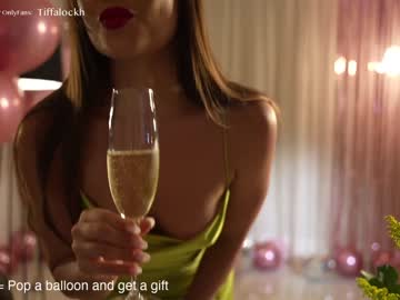 girl
        tifalock_ cam image #2051717