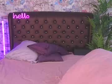 girl
        angelina_new cam image #5574541