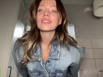 girl
        angel_from_sky cam image #4095303