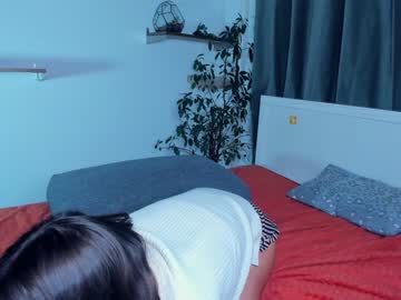 girl
        _night_moon_ cam image #3068985