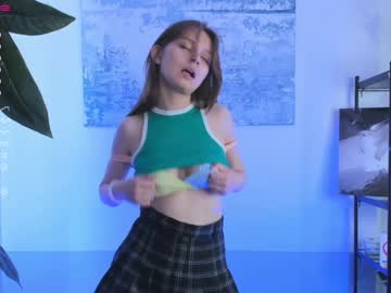 girl
        millamorni cam image #1875100