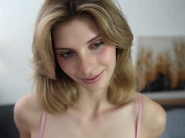 girl
        refined_style cam image #4965354
